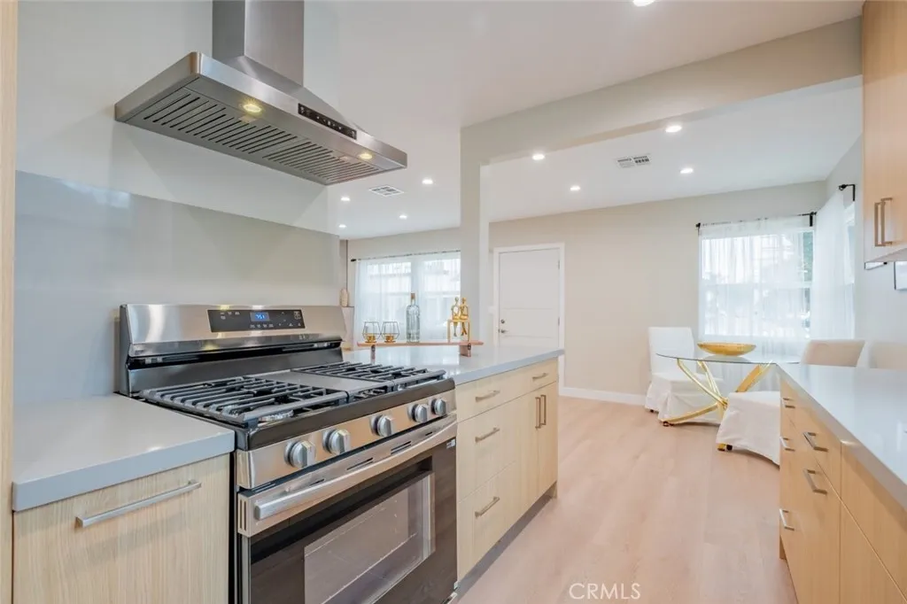 6820 Jellico Avenue, Van Nuys, California 91406 home-pic-11